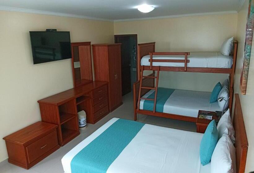 标准三人间, El Marques