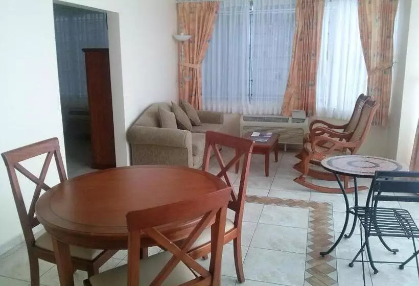 استودیوی لوکس, El Marques