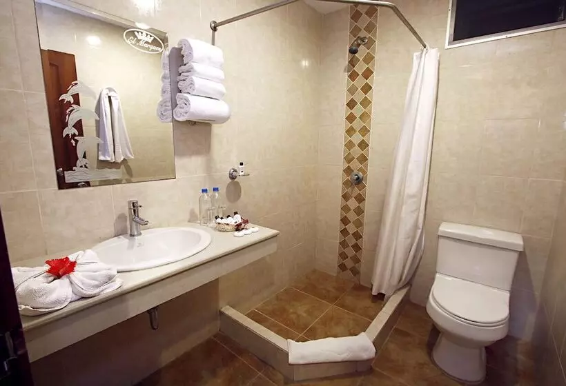 اتاق استاندارد سه نفره, El Marques