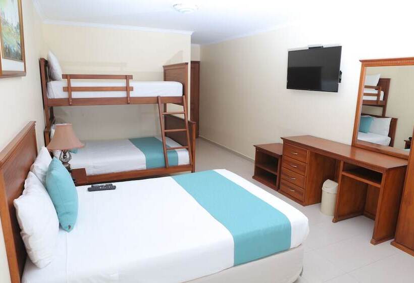 标准三人间, El Marques