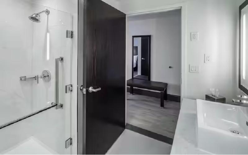 キングサイズベッドのスタンダードルーム, Doubletree By Hilton Sarasota Bradenton Airport