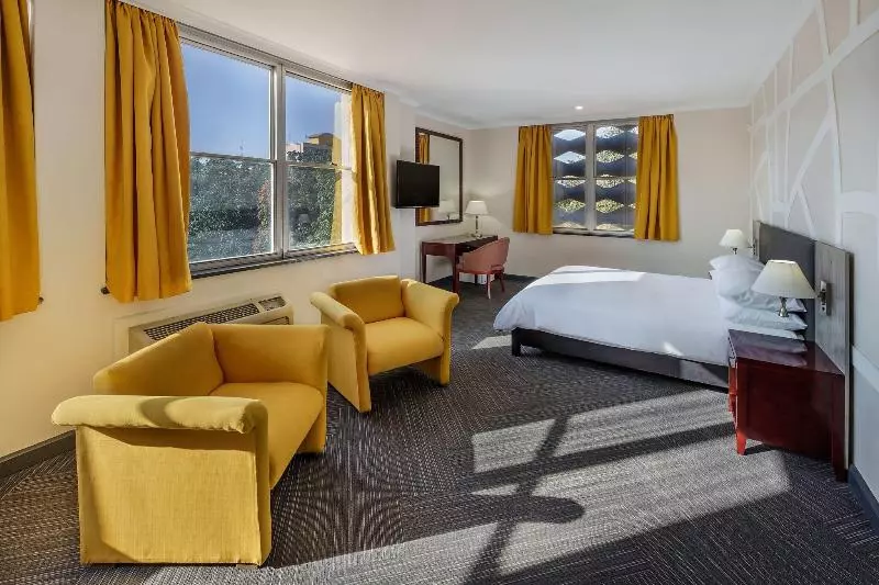 سوئیت با تخت بزرگ, Protea Hotel By Marriott Lusaka Cairo Road