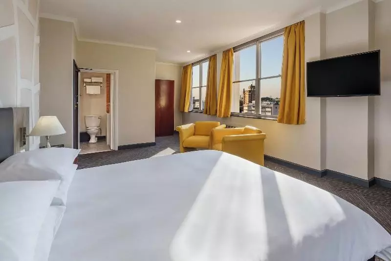سوئیت با تخت بزرگ, Protea Hotel By Marriott Lusaka Cairo Road