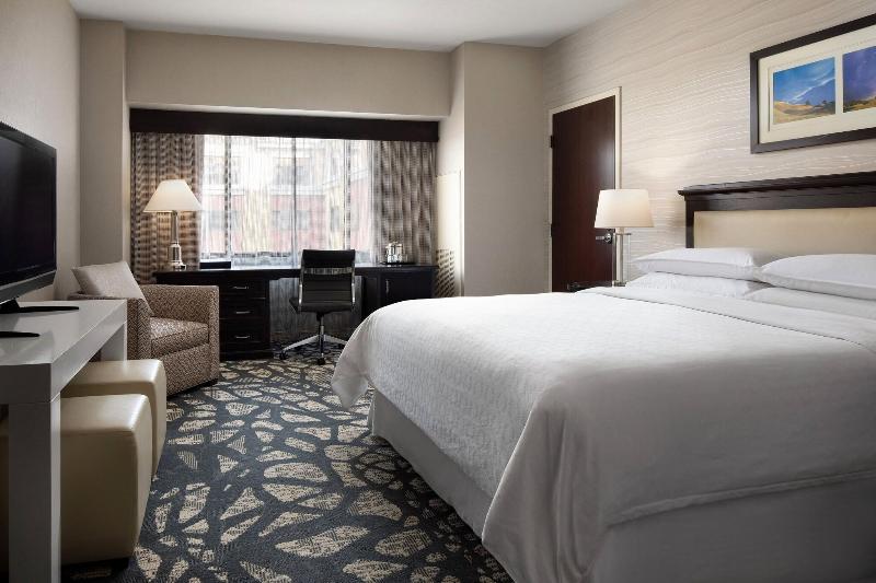 חדר סטנדרט עם מיטת קינג, Sheraton Garden Grove  Anaheim South