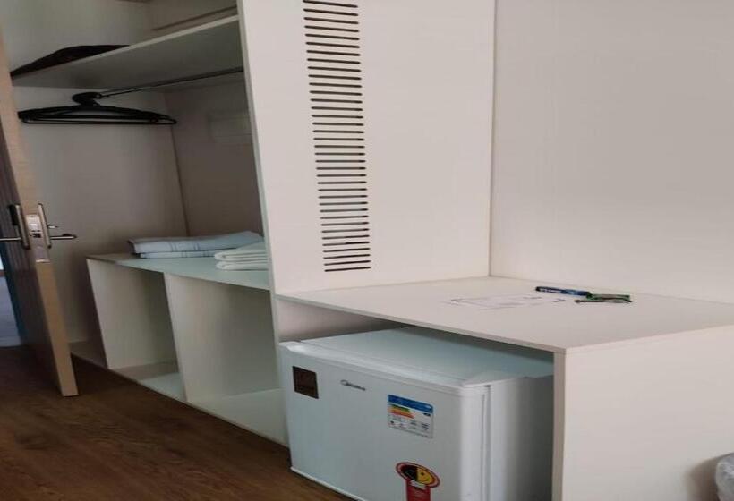 豪华三人间, Ville Real