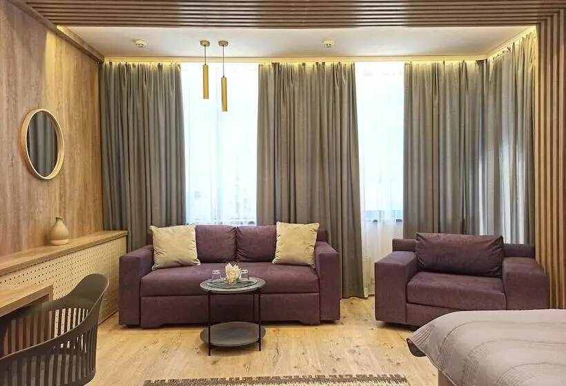 Superior Suite, Viva
