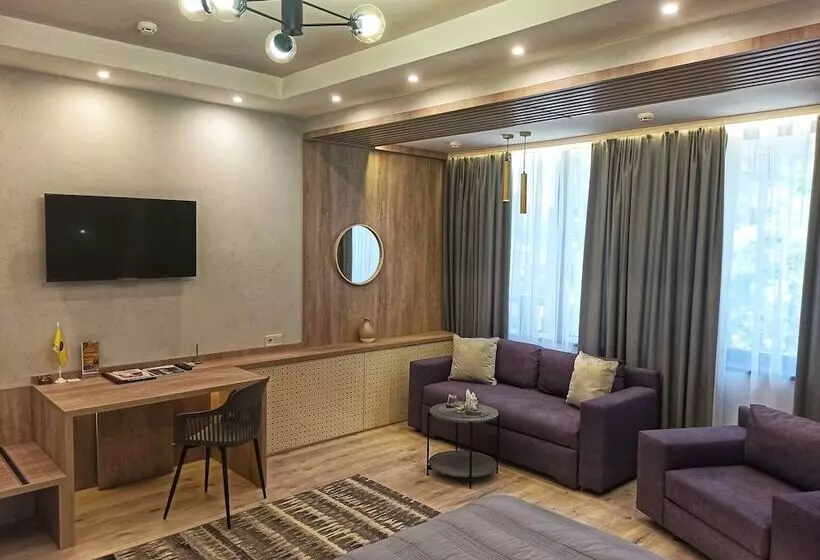 Superior Suite, Viva
