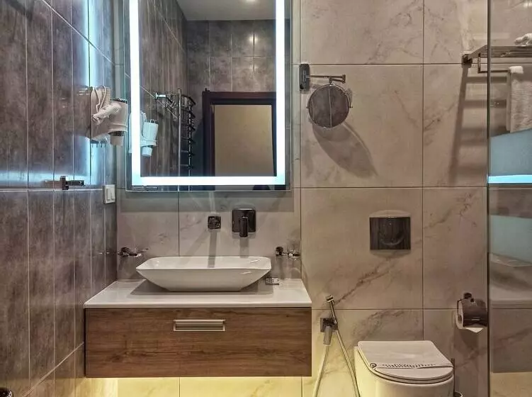Superior Suite, Viva