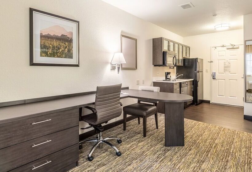 إستوديو قياسى, Candlewood Suites Portland Airport, An Ihg