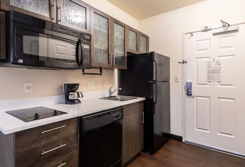 스탠다드 스튜디오, Candlewood Suites Portland Airport, An Ihg
