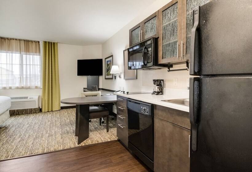스탠다드 스튜디오, Candlewood Suites Portland Airport, An Ihg