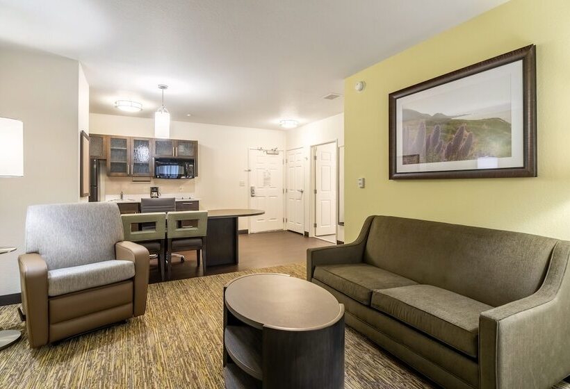 جناح, Candlewood Suites Portland Airport, An Ihg