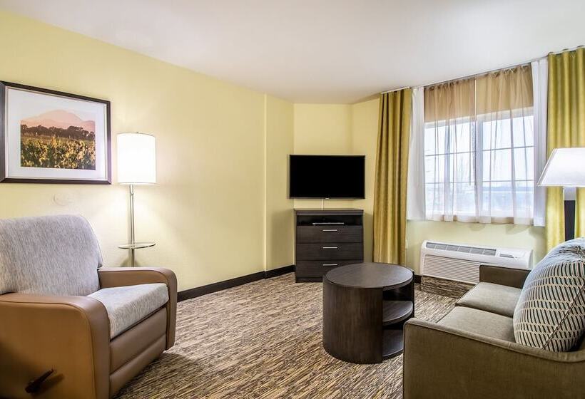 جناح, Candlewood Suites Portland Airport, An Ihg