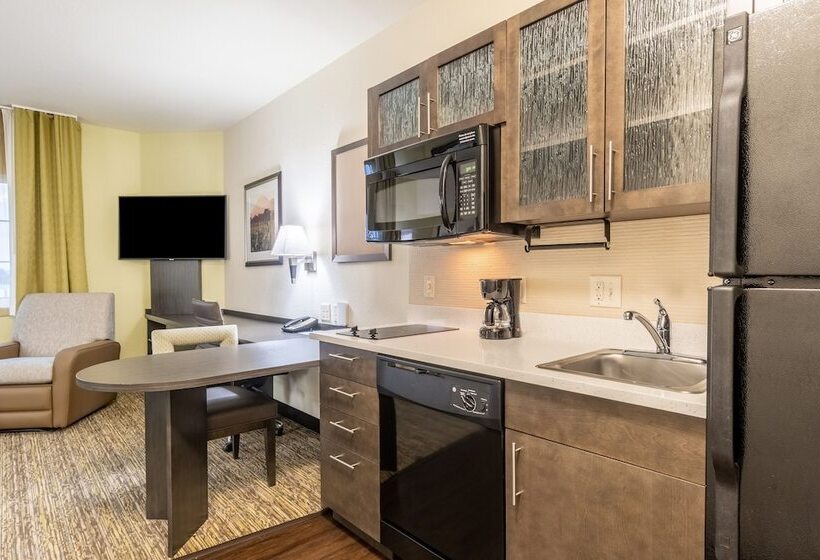 스탠다드 스튜디오, Candlewood Suites Portland Airport, An Ihg