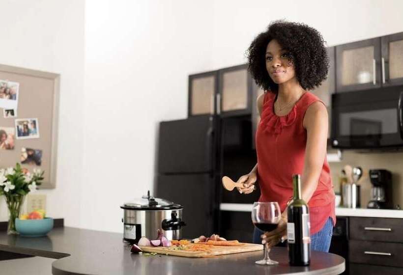 جناح, Candlewood Suites Portland Airport, An Ihg