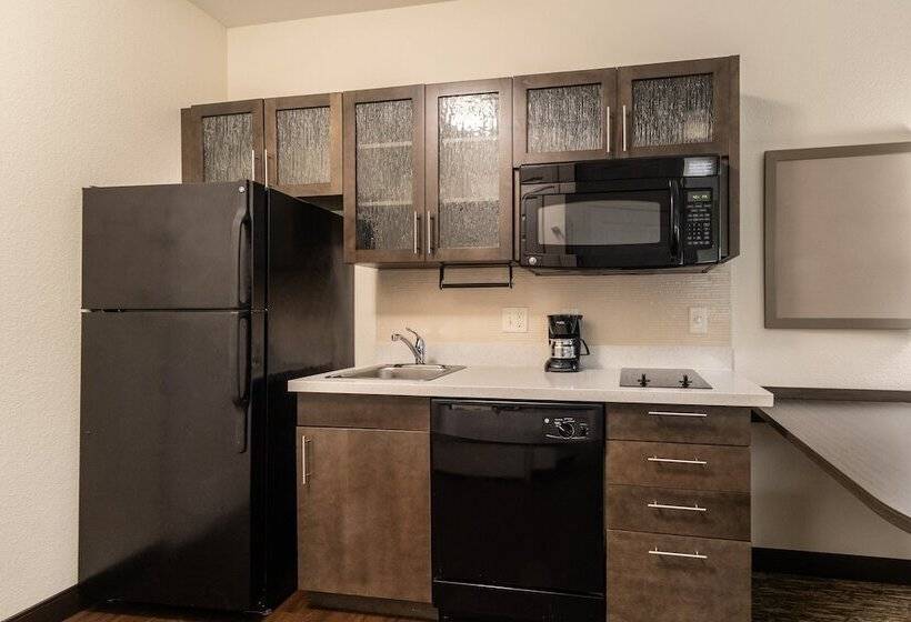 جناح, Candlewood Suites Portland Airport, An Ihg