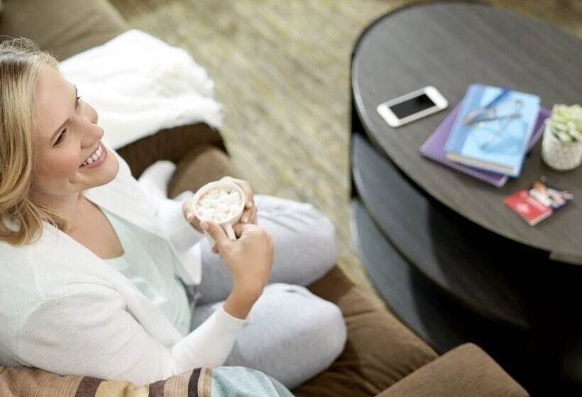 جناح, Candlewood Suites Portland Airport, An Ihg