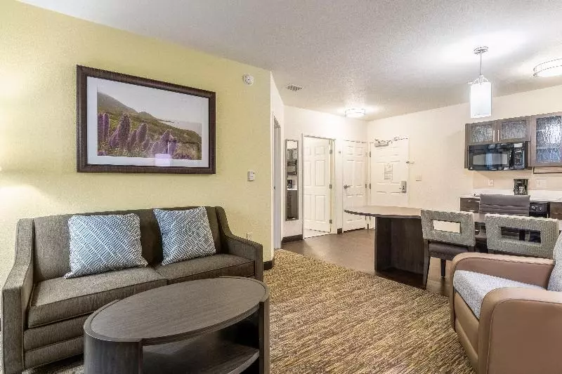 キングサイズベッドのスイートルーム, Candlewood Suites Portland Airport, An Ihg