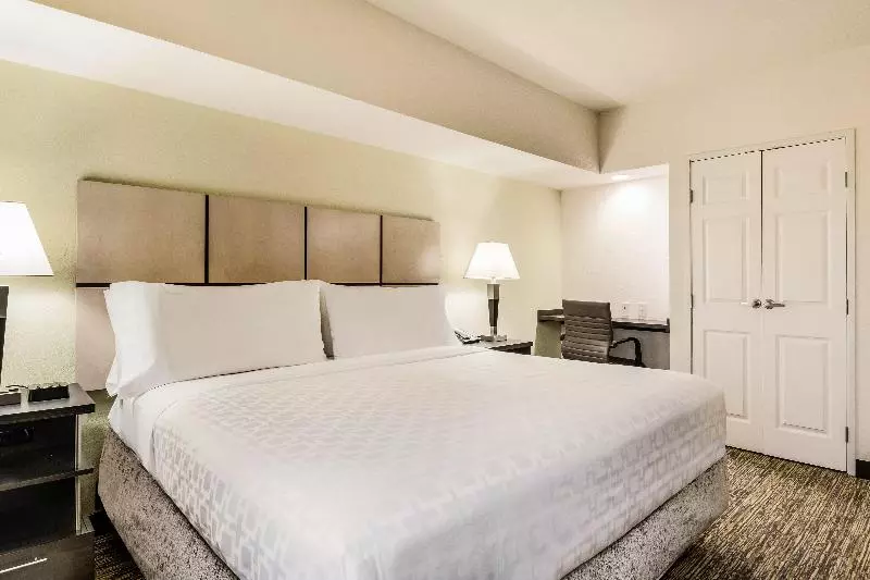 キングサイズベッドのスイートルーム, Candlewood Suites Portland Airport, An Ihg