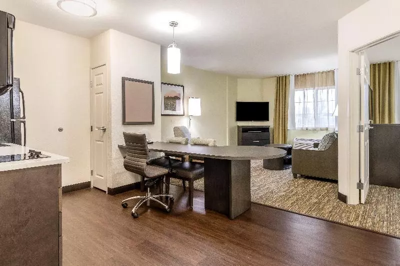 キングサイズベッドのスイートルーム, Candlewood Suites Portland Airport, An Ihg