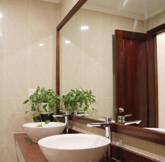 اتاق لوکس, Dong Khanh