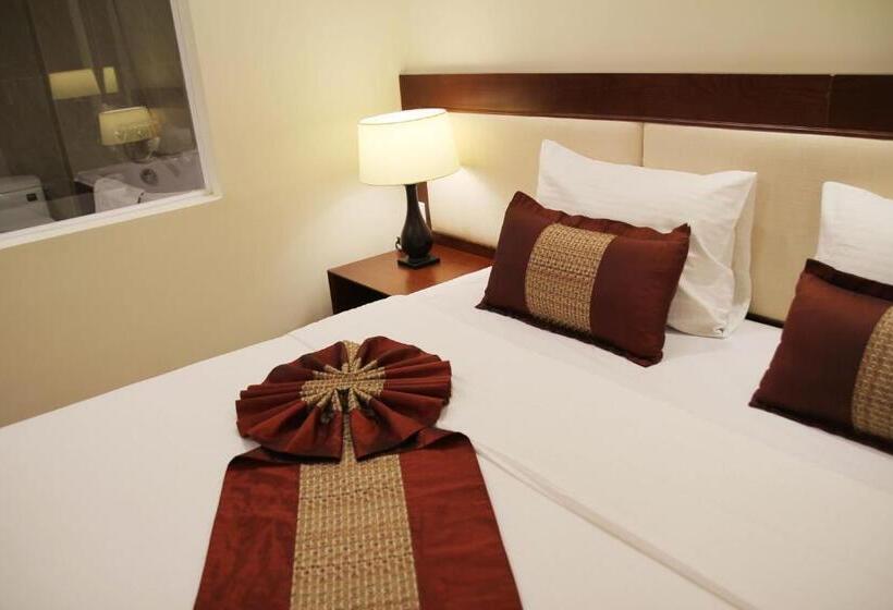 اتاق لوکس, Dong Khanh