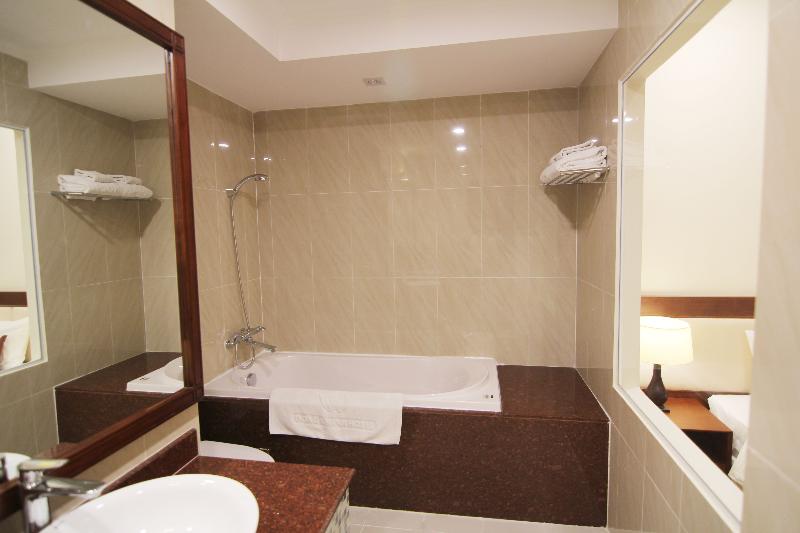 اتاق لوکس, Dong Khanh