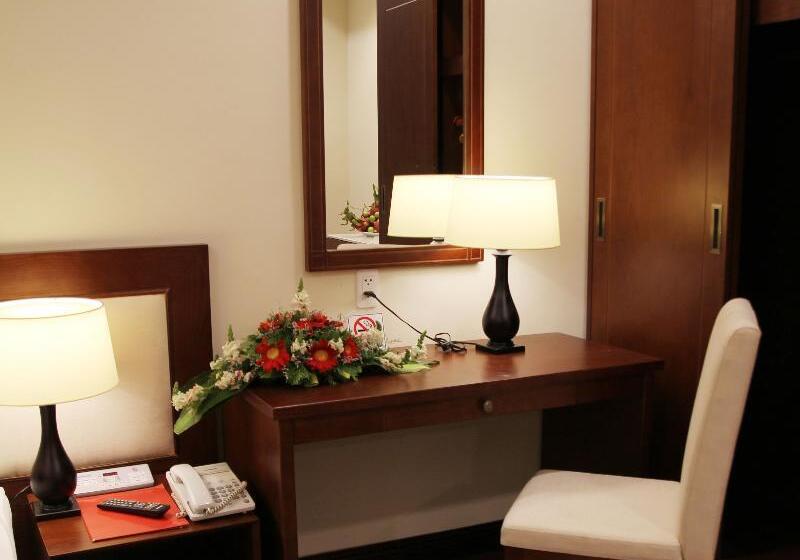 اتاق لوکس, Dong Khanh