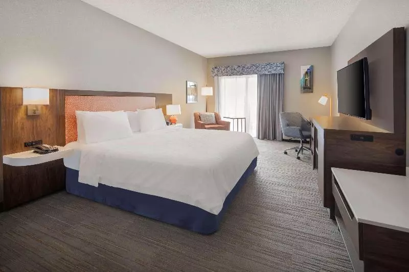 身障者適用キングサイズベッドルーム, Hampton Inn & Suites St. Augustine Vilano Beach
