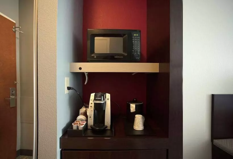 Standard-invahuone, Hilton Garden Inn Athens Downtown