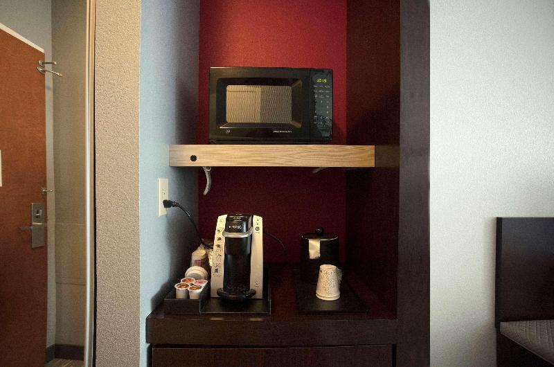 带大床的标准间, Hilton Garden Inn Athens Downtown