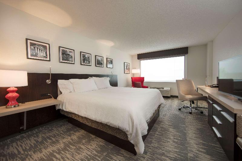 带大床的标准间, Hilton Garden Inn Athens Downtown