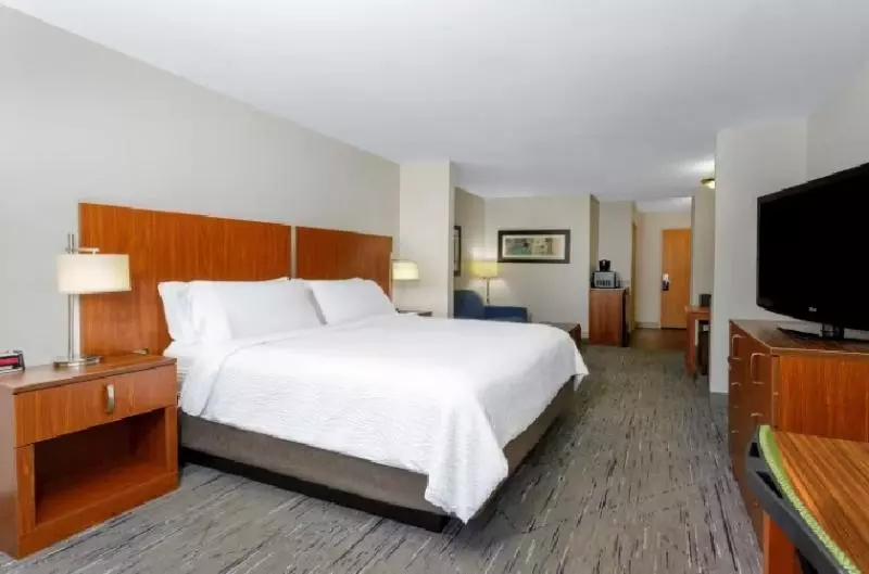 キングサイズベッドのスイートルーム, Holiday Inn Express & Suites Jacksonville South   I 295, An Ihg