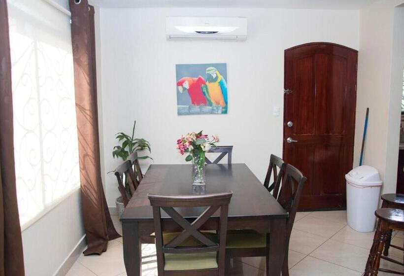 スリーベッドルーム　ヴィラ, Las Brisas Resort And Villas