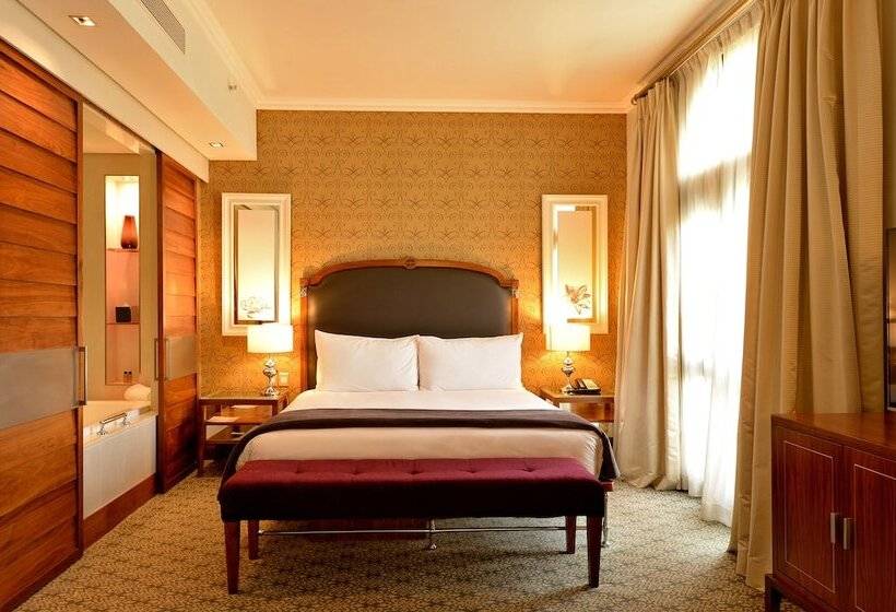 Люкс, Pivot Hotel Montecasino