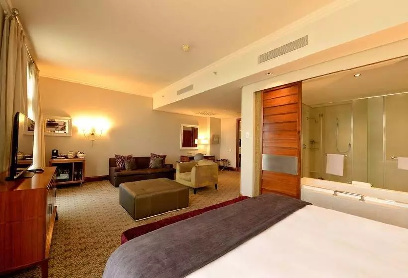 سوییت, Pivot Hotel Montecasino