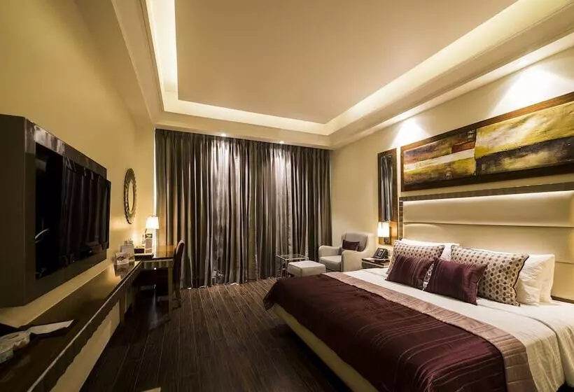 クラブルーム, Ramada Gurgaon Central