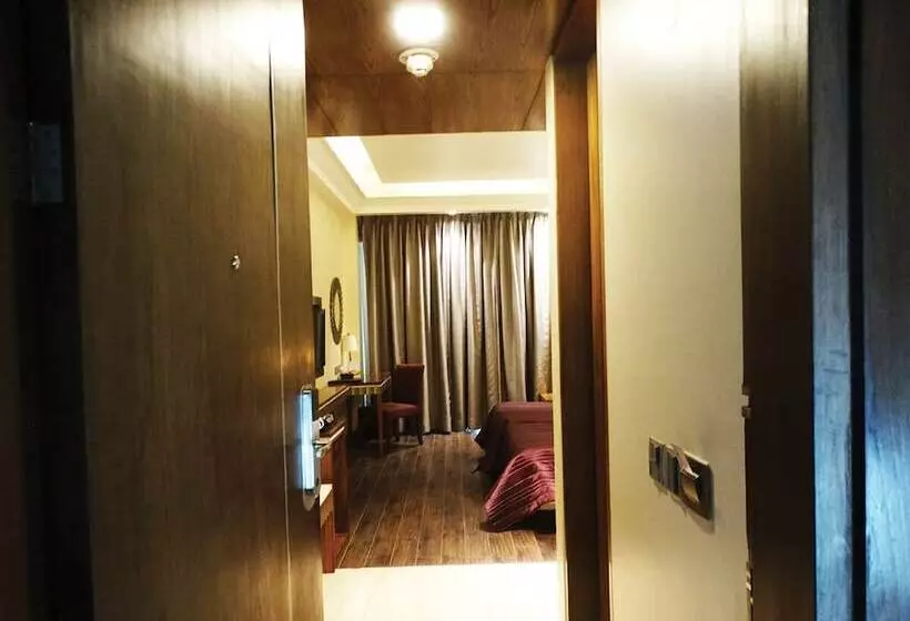 クラブルーム, Ramada Gurgaon Central