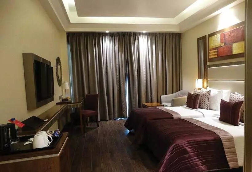 クラブルーム, Ramada Gurgaon Central