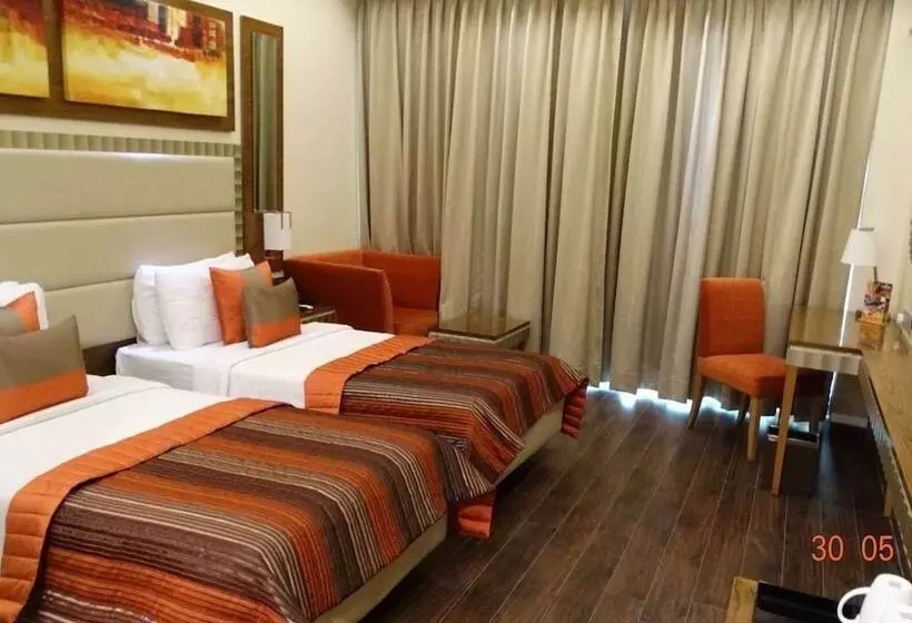 クラブルーム, Ramada Gurgaon Central
