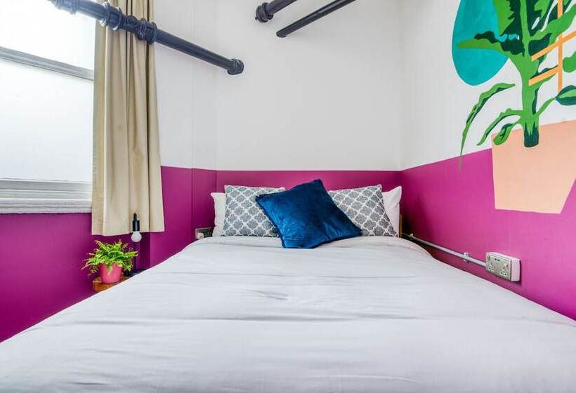 Camera Economy, Malacuna Manchester