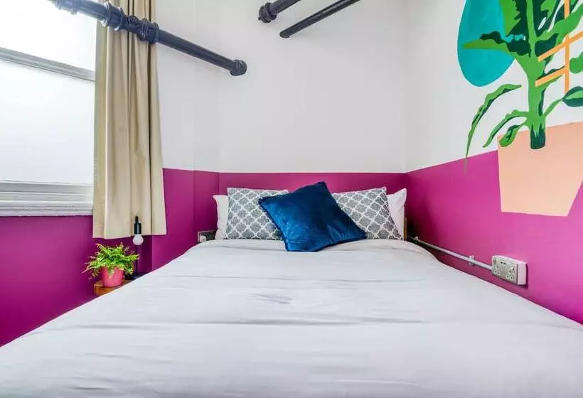 Economy-huone, Malacuna Manchester