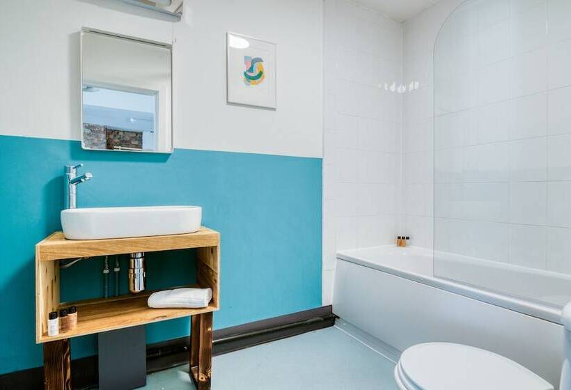 סוויטה, Ph Hostel Manchester Nq1