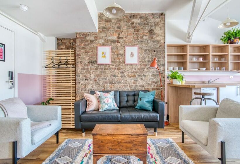 סוויטה, Ph Hostel Manchester Nq1