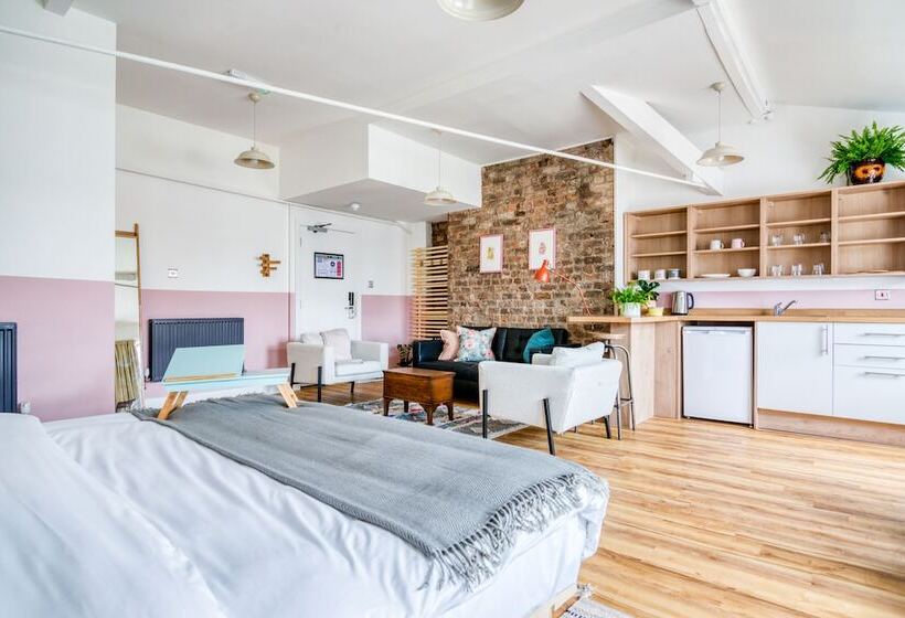 סוויטה, Ph Hostel Manchester Nq1