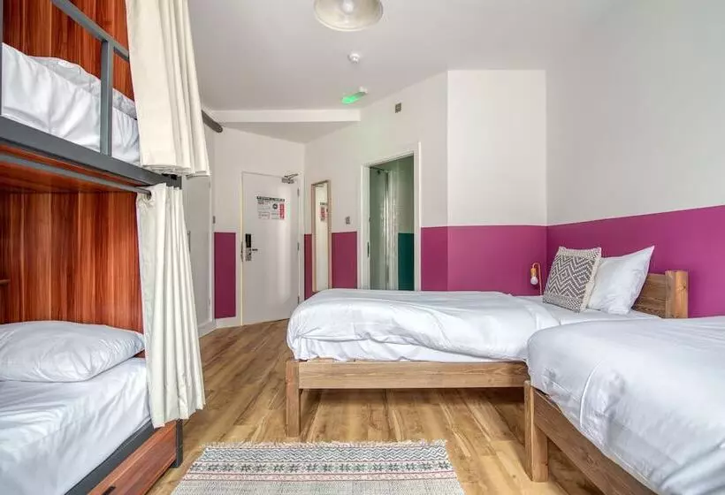 Standard Neljän Hengen Huone, Malacuna Manchester