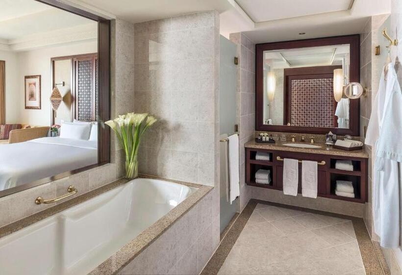 اتاق لوکس با تخت بزرگ, Shangri La Al Husn, Muscat - Adults Only Resort