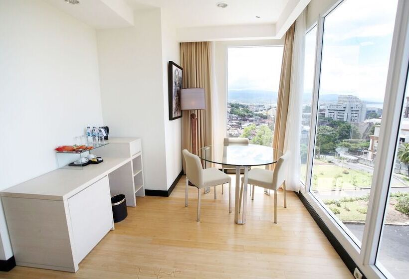 سوییت, Sintesa Peninsula Hotel Manado