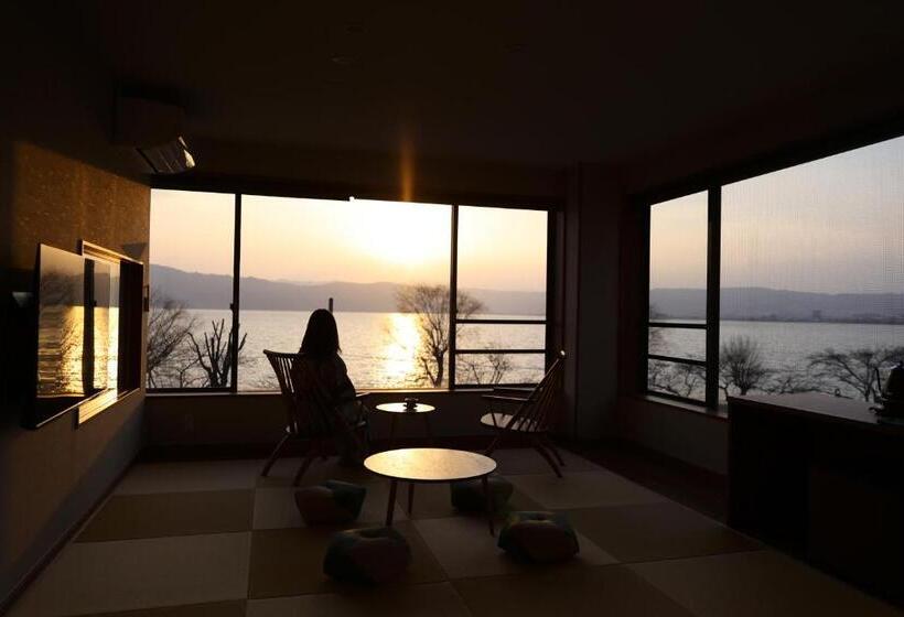 Suite with lake view, Suwakoen