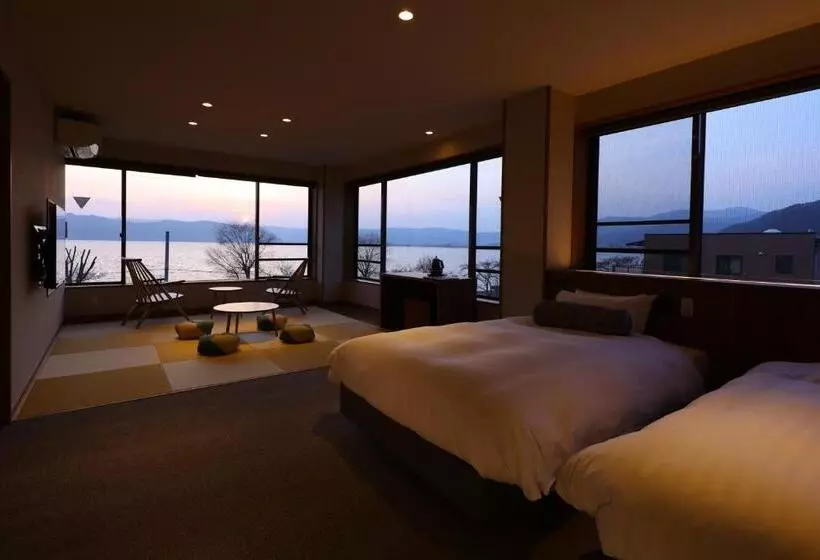 Suite with lake view, Suwakoen